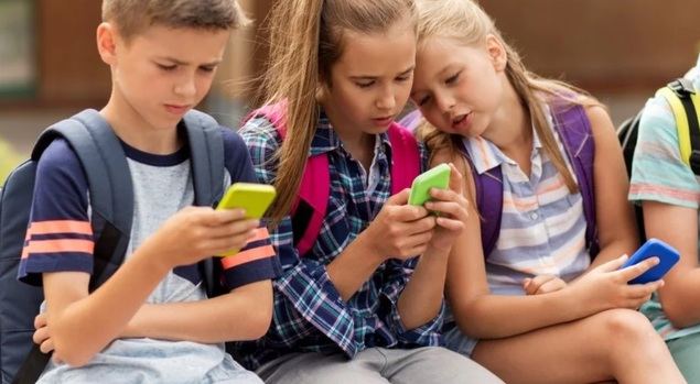 El 70% de los niños menores de 15 años tienen teléfono móvi