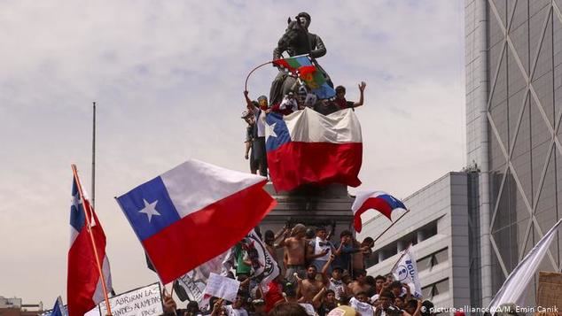 Las turbulencias políticas ensombrecen el futuro de la economía chilena