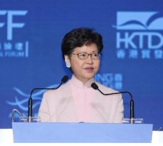 Carrie Lam, jefa de Gobierno de Hong Kong, durante su intervención.
