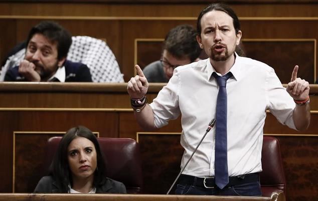 Ladrillazo en ventano y control al Gobierno