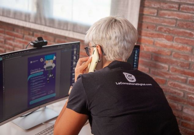Un ordenador, un smartphone y cinco herramientas gratuitas para teletrabajar