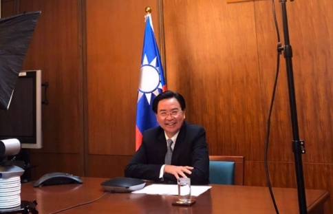 El ministro de Relaciones Exteriores, Jaushieh Joseph Wu, ha sido entrevistado por diversos medios de comunicación internacionales, interesados en conocer más acerca de la lucha de Taiwan contra el COVID-19. (Foto de Chen Mei-ling).