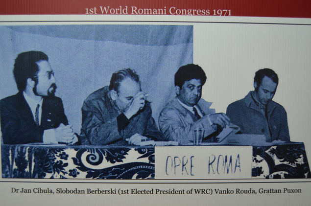 Fotografía de la mesa del congreso de Londres, en 1971.