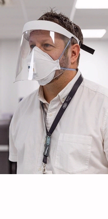 Jaguar fabrica viseras de protección para el personal sanitario que se enfrenta al COVID19 en primera línea