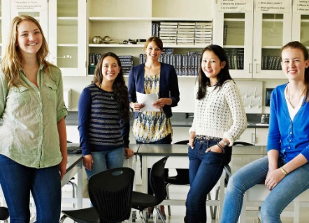 Edix lanza 25 becas para mujeres en carreras digitales