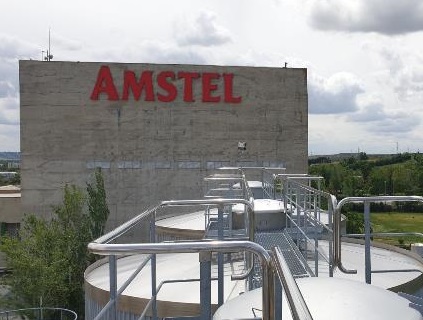 Amstel dona 10.000 litros de alcohol para la desinfección de residencias de personas mayores y centros socio sanitarios