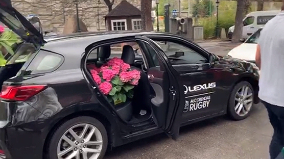 A través de la asociación que Lexus España mantiene con el equipo de rugby Lexus Alcobendas Rugby, se han realizado diversas acciones en Alcobendas, como donar plantas y flores con la colaboración del Centro de Jardinería Los Peñotes a las residencias de mayores de la zona.
