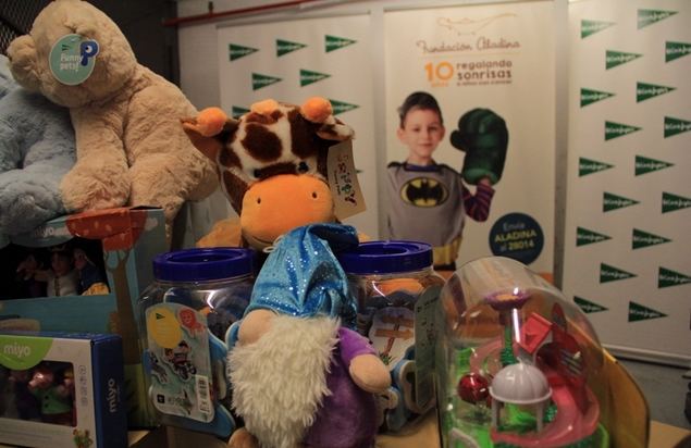 El Corte Inglés dona a Fundación Aladina 3.000 juguetes para niños hospitalizados