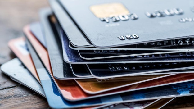 Las financieras ponen la zancadilla a clientes revolving: dificultan acceso al cuadro de amortización de la tarjeta