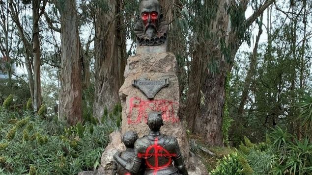 La estatua de Cervantes de San Francisco apareció con signos de vandalismo y la palabra 'bastardo' pintada. Una corriente antiespañola se ha extendido por Estados Unidos sin tener nada que ver con la actividad esclavista contra la que supuestamente se protesta. 