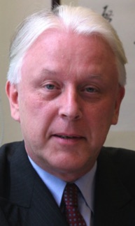 Grenville Cross, exfiscal penal del Departamento de Justicia de Hong Kong.
