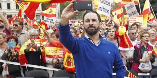 VOX ha cambiado el paso del centro derecha español, pero también los compases de una izquierda muy desunida y poco patriota. 