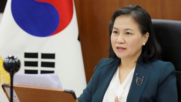 Yoo Myung-hee.