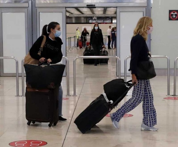 Los españoles han viajado un 46% menos en un verano marcado por prohibiciones de viaje en todo el mundo
