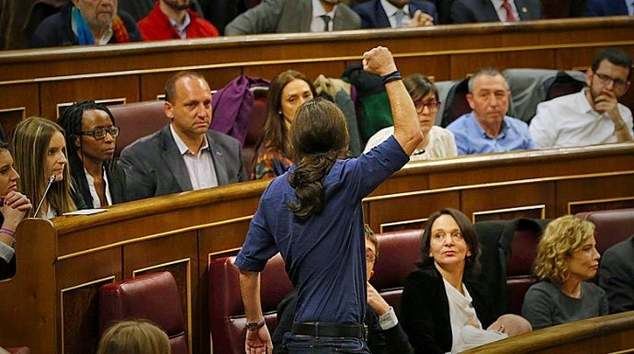 En el grupo parlamentario de Podemos se han levantado las alarmas por el creciente (y previsible) ego de Pablo Iglesias, que los ha condenado al caos en el Congreso.