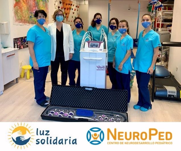 La eléctrica Luz Solidaria inicia su programa de ayudas con una máquina de alta tecnología para NeuroPed