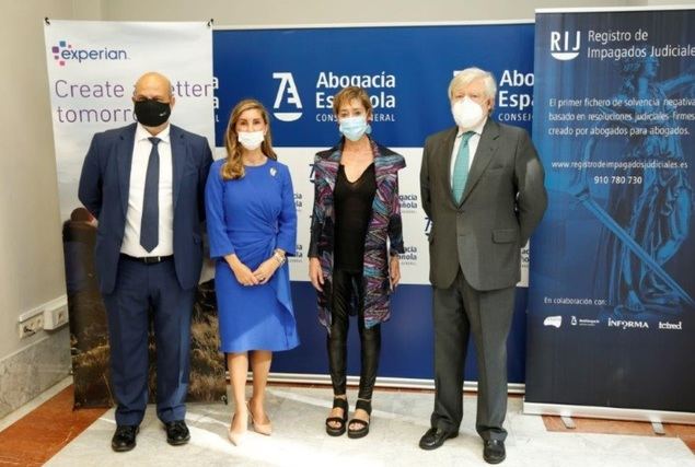La abogacía española y Experian firman un acuerdo para reducir la morosidad entre los autónomos y particulares