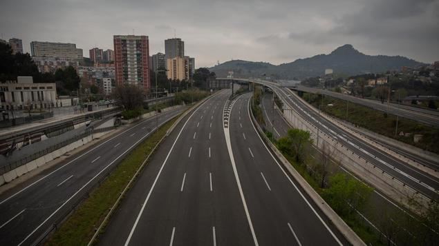 El descenso del tráfico cayó hasta el 73% en las grandes ciudades al endurecerse el confinamiento.