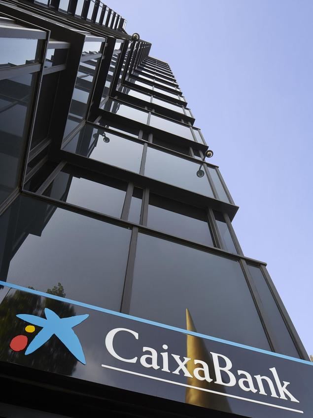 Exterior de oficina de CaixaBank.