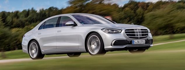 El lujo sobre ruedas: la Clase S de Mercedes-Benz se “pone al día”, eleva su innovación, seguridad, confort y calidad