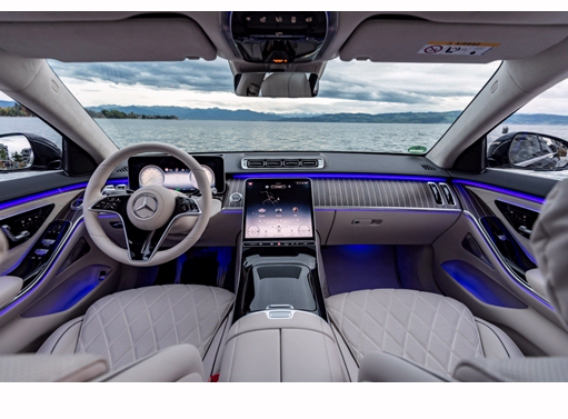 El lujo sobre ruedas: la Clase S de Mercedes-Benz se “pone al día”, eleva su innovación, seguridad, confort y calidad
