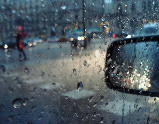 La lluvia y la bajada de temperaturas disparan el riesgo de avería en carretera. Y este es su coste asociados
