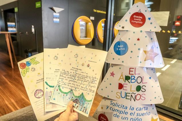 Toda la red de oficinas de CaixaBank se ha involucrado en “El Árbol de los Sueños” 2020.