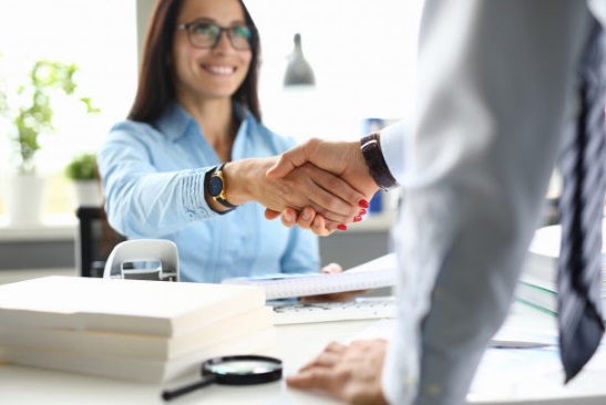 Adquirir una vivienda propiedad de las entidades financieras vía crédito: ¿qué ventajas conlleva la cesión de remate?
