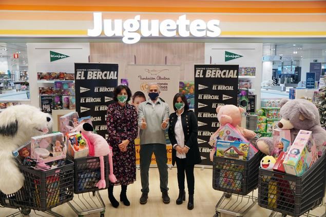El Corte Inglés y los niños de Master Chef Junior 8 entregan juguetes a la Fundación Aladina