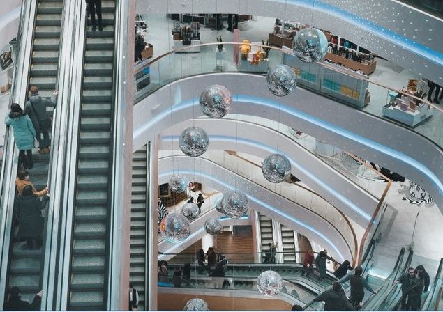 La afluencia en centros comerciales disminuye casi un 40% durante 2020