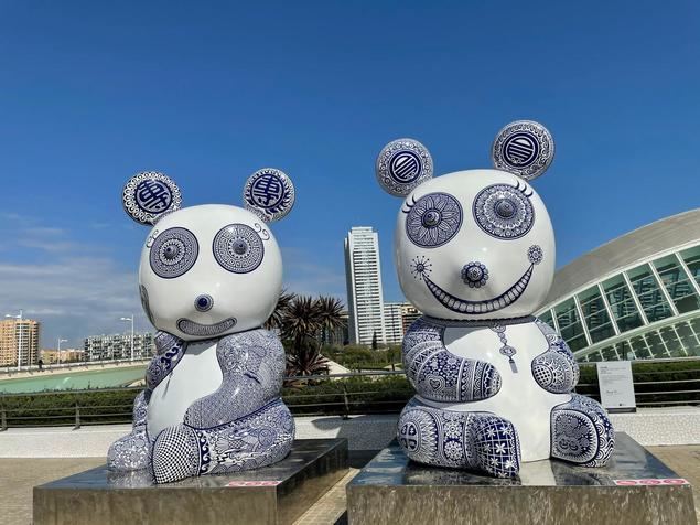 El artista taiwanés Hung Yi exhibe con gran éxito su “galaxia” de animales en la Ciudad de las Artes y las Ciencias de Valencia