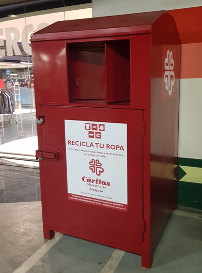 El Corte Inglés recoge 240.000 kg de ropa usada para entregar a Cáritas y darle un nuevo uso