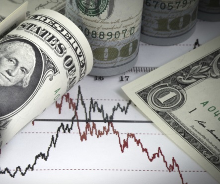 El dólar pierde terreno en otro día de relativa tranquilidad en los mercados