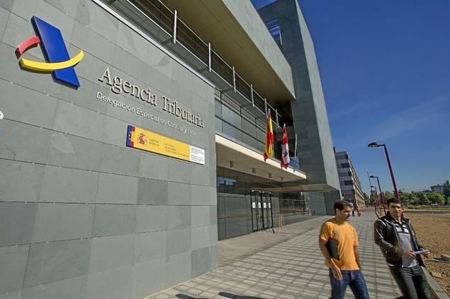 Se dispara el gasto público en España, con cifras récord y cada vez más sueldos para funcionarios, asesores y empleados públicos