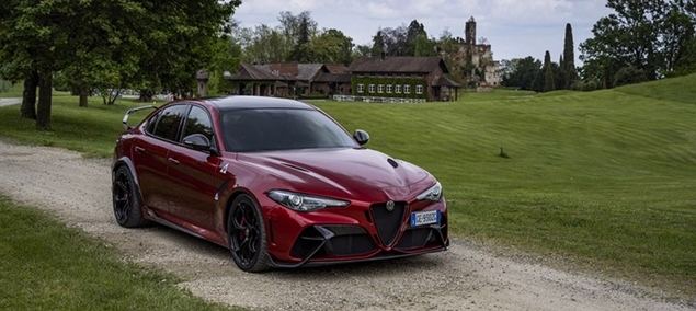 Alfa Romeo presenta el Giulia GTA, 540 CV que te harán “volar”