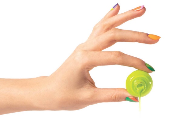 El efecto ombré y las uñas arcoíris bicolor se consolidan como tendencia