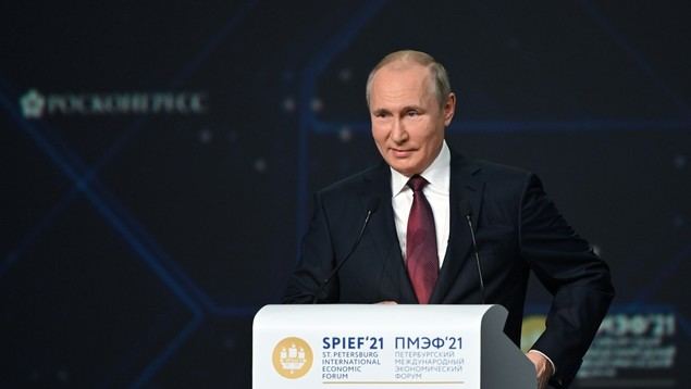 El presidente de Rusia, Vladímir Putin, ofreció este viernes un discurso en la sesión plenaria del 24.º Foro Económico Internacional de San Petersburgo, durante el cual abordó una amplia variedad de temas. 
