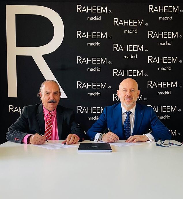 El Director de El Mundo Financiero, Jose Luis Barceló (izq.), junto a José Tapias, Presidente del Club Raheem. 