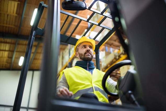 HP Elevación espera que las carretillas elevadoras aumenten su demanda en 2021 en España tras la activación de los comercios
