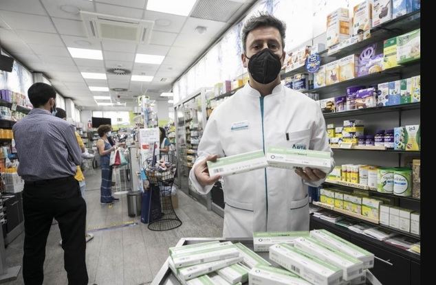 La venta de test de antígenos en farmacias podría haber llegado tarde para España