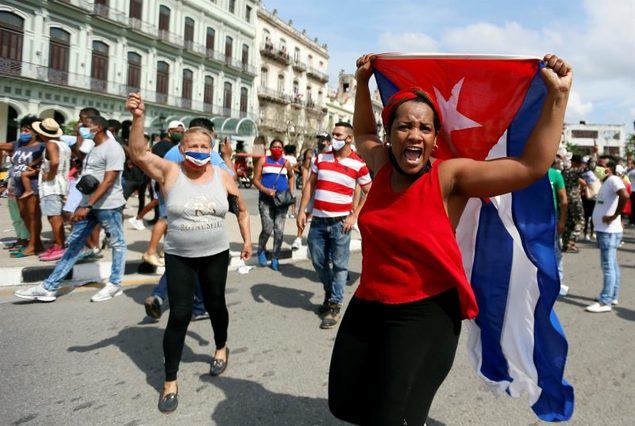 Cuba ha confirmado un muerto en el transcurso de  protestas antigubernamentales.