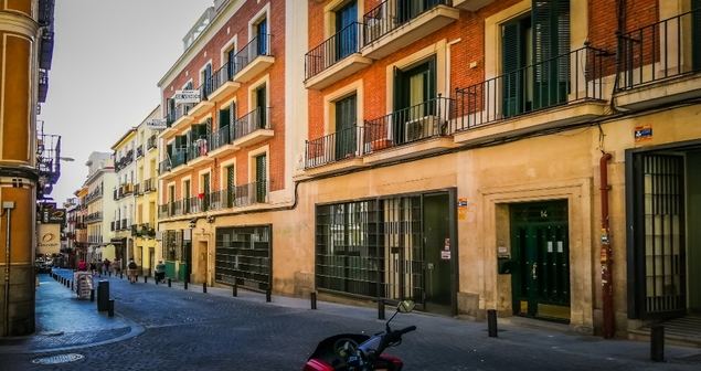 Casi el 5% del gasto total de las familias españolas se destina a pagar los suministros del hogar