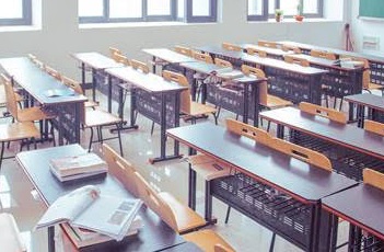 El desembolso económico en uniformes cuesta a cada familia 220 euros por hijo