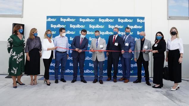 El consejero Javier Fernández Lasquetty visita la nueva planta de la compañía Liquibox.