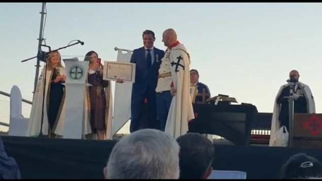 Alfonso Merlos, presidente del Grupo El Mundo Financiero, distinguido con la Cruz de la Orden de Calatrava la Vieja