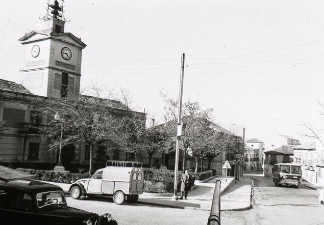 Fuencarral: Junta Municipal de Fuencarral en el año 1966. Foto del Archivo Regional de la Comunidad de Madrid.