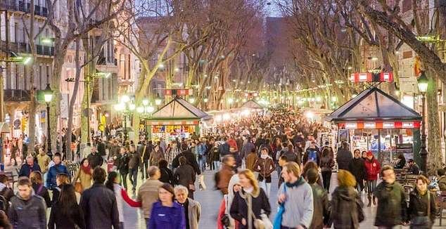 La sociedad catalana necesita aire fresco para rehacer su camino. En la imagen, la Rambla de Barcelona, una tarde cualquiera.