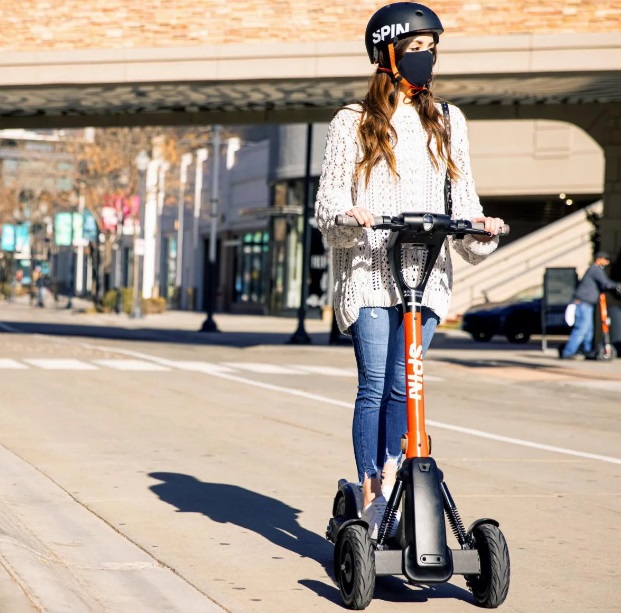 Patinetes que terminará con la circulación por aceras y el aparcamiento en zonas no permitidas