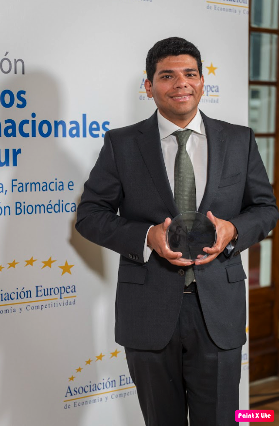 Antonio Fernández Brito: el médico que convirtió la cirugía capilar en una ciencia de precisión y confianza humana