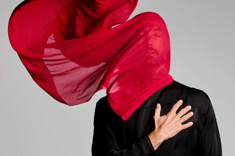 El bailaor y coreógrafo Eduardo Guerrero estrena en el Festival de Jerez 'El manto y su ojo'